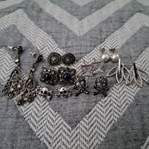 Bundle of 8 Fashion Jewlery Earings